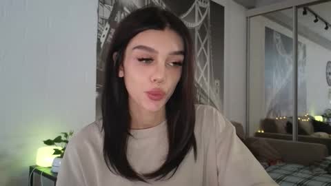 Snapshot of 9west chatting on 09.15.25 KARINA online show from 09.15.25