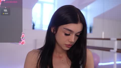 Snapshot of 9west chatting on 09.17.25 KARINA online show from 09.17.25