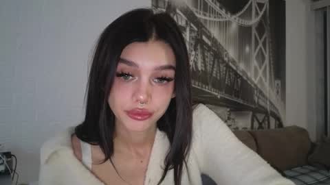 Snapshot of 9west chatting on 09.18.25 KARINA online show from 09.18.25