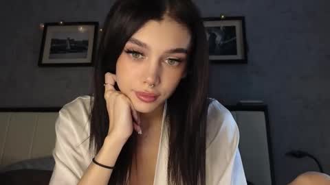 Snapshot of 9west chatting on 11.19.25 KARINA online show from 11.19.25