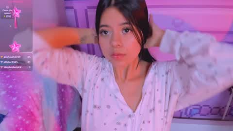 Snapshot of _18alice chatting on 12.22.24 Alice online show from 12.22.24