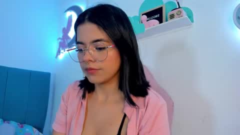 Snapshot of _18alice chatting on 09.12.25 Alice online show from 09.12.25