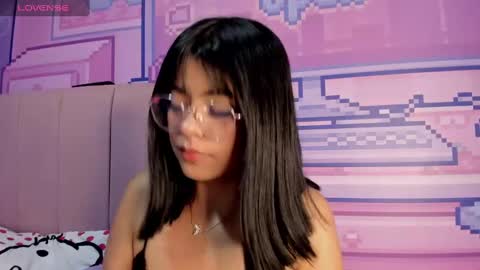 Snapshot of _18alice chatting on 11.05.25 Alice online show from 11.05.25