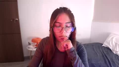 Snapshot of _abbyyyy_ chatting on 11.26.25 abby 3 online show from 11.26.25