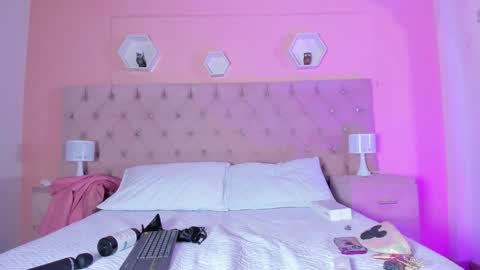 Snapshot of _agathaargent chatting on 01.05.25 Agatha online show from 01.05.25