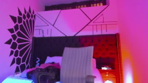 Snapshot of _agathaargent chatting on 02.13.25 Agatha online show from 02.13.25