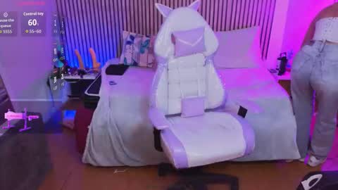 Snapshot of _aitana_011 chatting on 11.06.25 aitana online show from 11.06.25