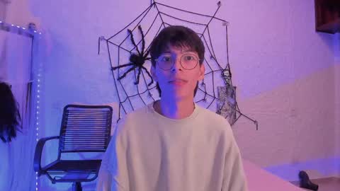 Snapshot of _alexandersawyer_ chatting on 10.06.25 Alexander online show from 10.06.25