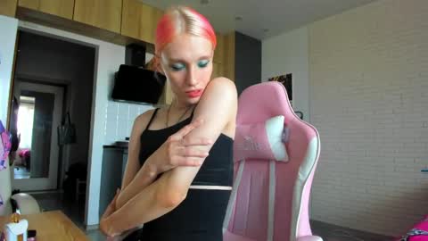 Snapshot of _alice_kitty chatting on 06.05.26 Gaylord online show from 06.05.26