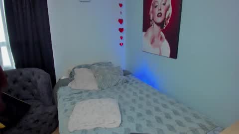 Snapshot of _alicelewis chatting on 02.17.25 Alice online show from 02.17.25