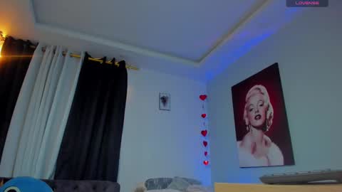 Snapshot of _alicelewis chatting on 02.17.25 Alice online show from 02.17.25