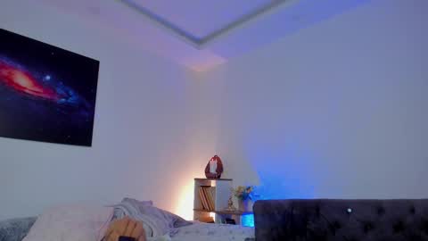 Snapshot of _alicelewis chatting on 03.12.25 Alice online show from 03.12.25