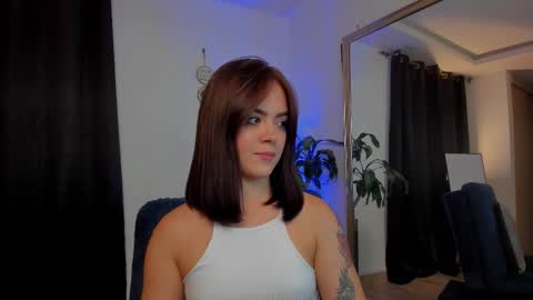 Snapshot of _alicelewis chatting on 09.11.25 Alice online show from 09.11.25