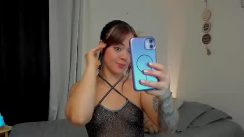 Snapshot of _alicelewis chatting on 11.17.25 Alice online show from 11.17.25