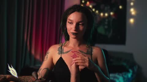 Snapshot of _alicemorrison_ chatting on 12.20.24 Alice Morrison Mistress Datura online show from 12.20.24