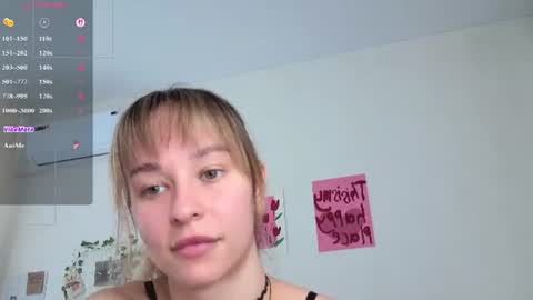 Snapshot of _alissaa_ chatting on 06.10.26 Alice online show from 06.10.26