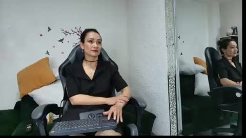 Snapshot of _anais_lanz chatting on 06.27.26 Anais online show from 06.27.26
