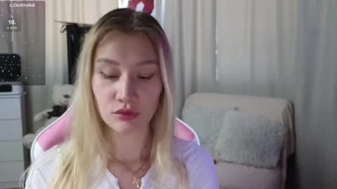 Snapshot of _anna_nolan_ chatting on 09.17.25 Anna Nolan online show from 09.17.25