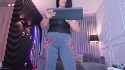 Snapshot of _anna_parker_ chatting on 09.15.25 Ana online show from 09.15.25