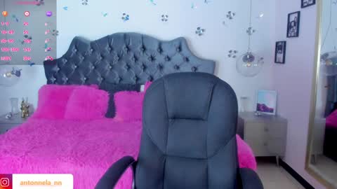 Snapshot of _antonnela_ chatting on 02.06.25 antonnela online show from 02.06.25