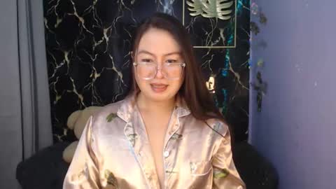 Snapshot of _arah chatting on 04.29.26 arah online show from 04.29.26
