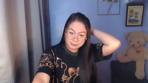 Snapshot of _arah chatting on 05.13.26 arah online show from 05.13.26