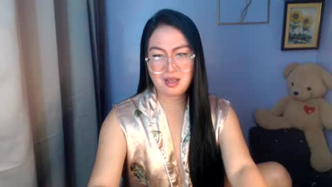 Snapshot of _arah chatting on 06.14.26 arah online show from 06.14.26