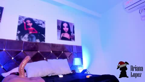 Snapshot of _ariana_lopez_ chatting on 01.11.25 Ariana online show from 01.11.25