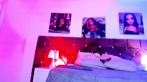 Snapshot of _ariana_lopez_ chatting on 01.18.25 Ariana online show from 01.18.25