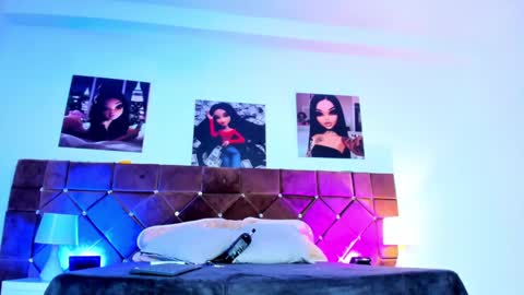 Snapshot of _ariana_lopez_ chatting on 02.10.25 Ariana online show from 02.10.25