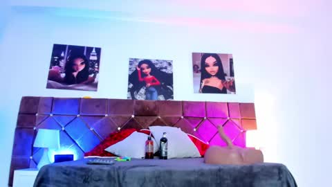 Snapshot of _ariana_lopez_ chatting on 02.11.25 Ariana online show from 02.11.25