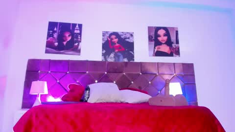 Snapshot of _ariana_lopez_ chatting on 03.08.25 Ariana online show from 03.08.25