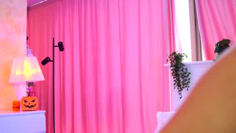 Arielle online show from 11.06.25