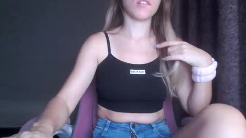 Ashlee Bond online show from 10.17.25