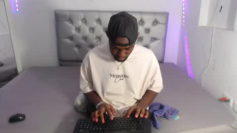 Snapshot of _black_stallion chatting on 11.11.25 Andrew online show from 11.11.25