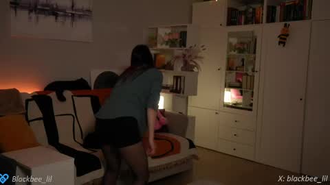 Snapshot of _blackbee_ chatting on 05.27.26 Lili online show from 05.27.26