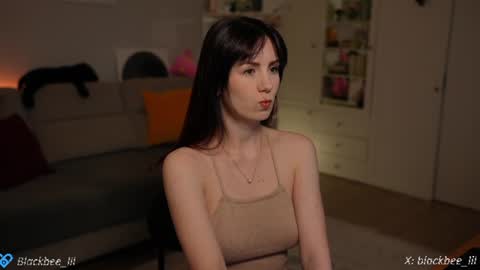 Snapshot of _blackbee_ chatting on 06.20.26 Lili online show from 06.20.26