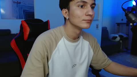 Snapshot of _blakee chatting on 02.10.25 B L A K E online show from 02.10.25