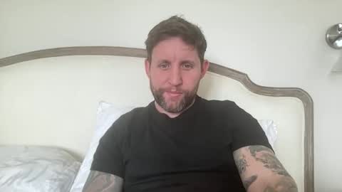 Snapshot of _british_hung_ chatting on 04.16.26 UK BigThick Cock online show from 04.16.26