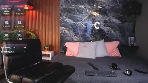 Snapshot of _bunny_boy_ chatting on 02.10.25 _bunny_boy_ online show from 02.10.25