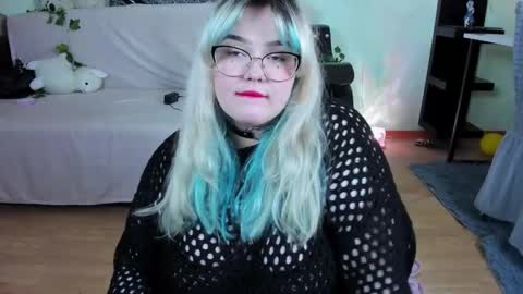 _candym1lky_ online show from 12.17.25