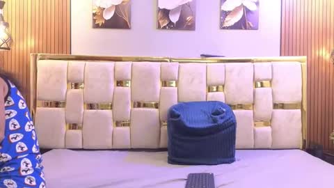 Caroline online show from 04.08.26