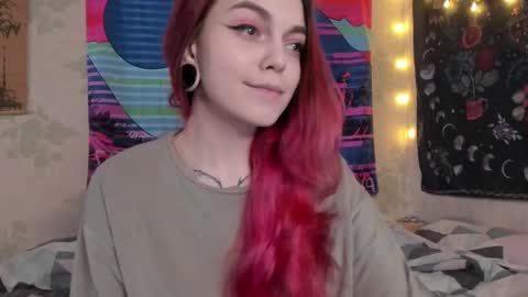 Snapshot of _caroline_coy chatting on 03.04.25 Caroline online show from 03.04.25