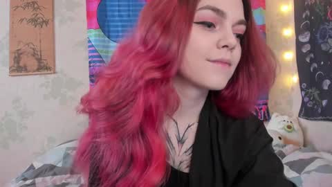 Snapshot of _caroline_coy chatting on 03.07.25 Caroline online show from 03.07.25