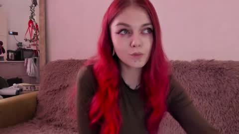 Snapshot of _caroline_coy chatting on 09.24.25 Caroline online show from 09.24.25