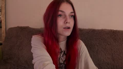 Snapshot of _caroline_coy chatting on 10.05.25 Caroline online show from 10.05.25