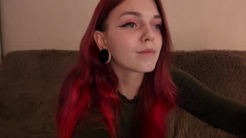 Snapshot of _caroline_coy chatting on 11.05.25 Caroline online show from 11.05.25