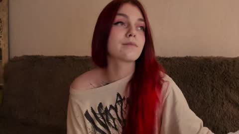 Snapshot of _caroline_coy chatting on 11.18.25 Caroline online show from 11.18.25