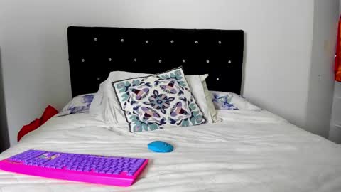 Bella  online show from 02.19.25