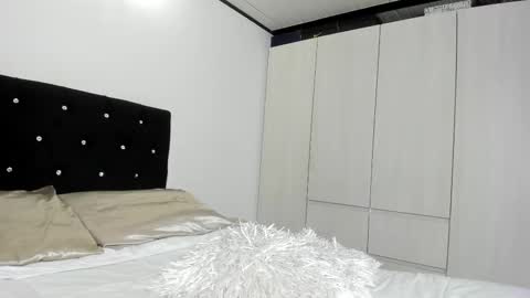 Bella  online show from 11.27.25